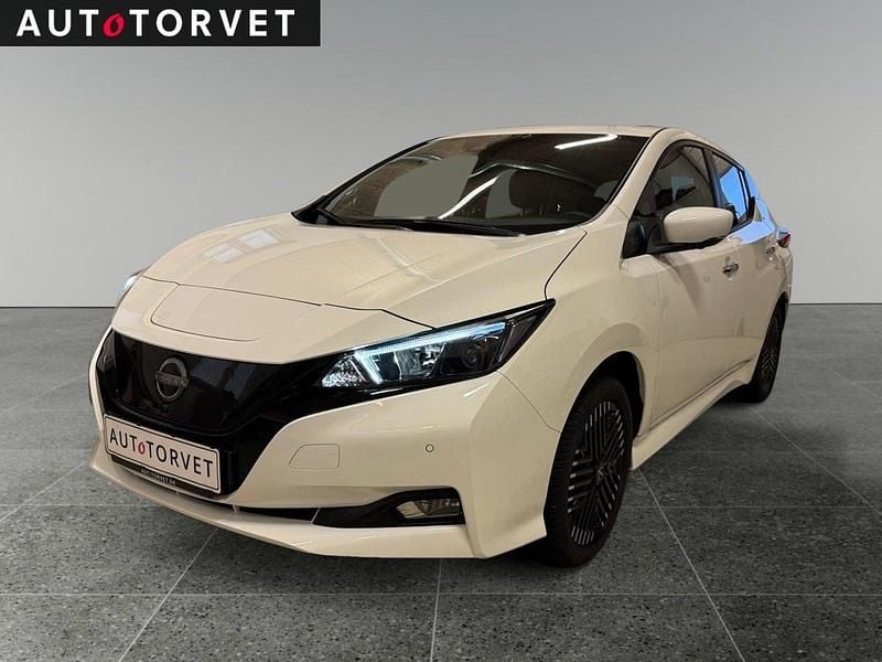 Hvid Brugt 2023 Nissan Leaf N-Connecta Hatchback | 134.700 kr. (Super pris) - Billede 1/4