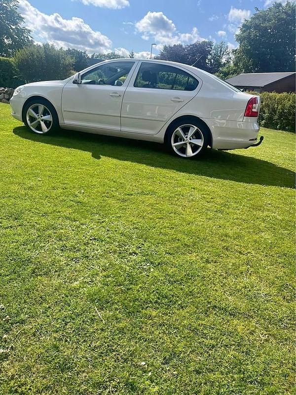 Hvid Brugt 2013 Skoda Octavia Sedan | 57.500 kr. (Fair pris) - Billede 1/4