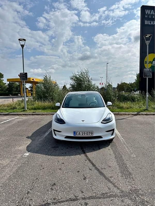 Brugt 2022 Tesla Model 3 Standard Range Plus Sedan | 180.000 kr. (Super pris) - Billede 1/4