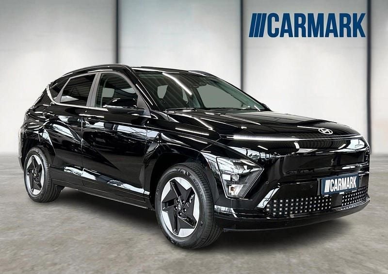 Sortmetal Ny 2025 Hyundai Kona Essential SUV | 234.900 kr. (God pris) - Billede 1/4