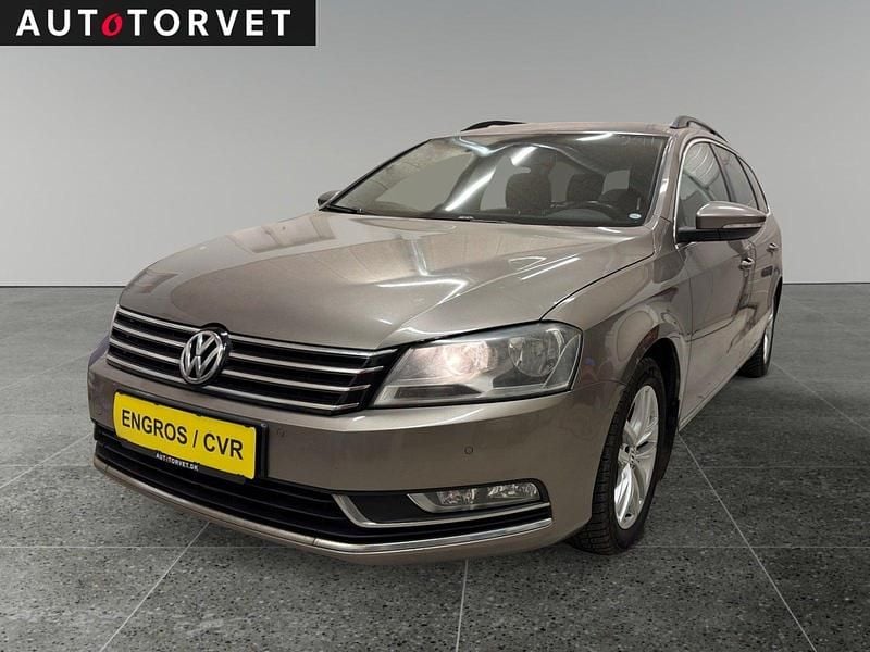 Champagnemetal Brugt 2011 VW Passat Comfortline Sedan | 44.700 kr. (God pris) - Billede 1/4