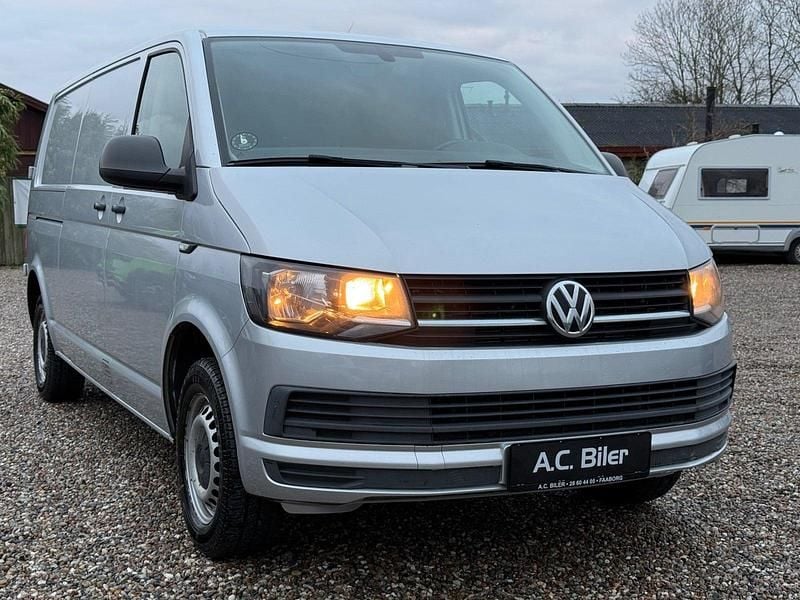 Sølvmetal Brugt 2016 VW T6 Van | 104.900 kr. - Billede 1/4