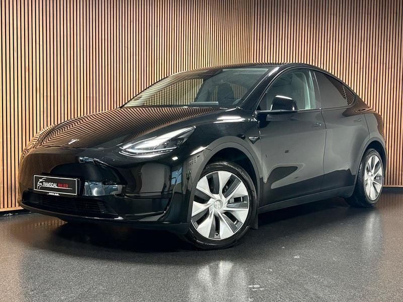 Sort Brugt 2023 Tesla Model Y RWD SUV | 284.995 kr. (Fair pris) - Billede 1/4