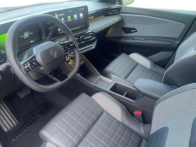 Ny Renault 4 E-Tech Iconic 110 kW (150 HK) 2026 Sortmetal SUV