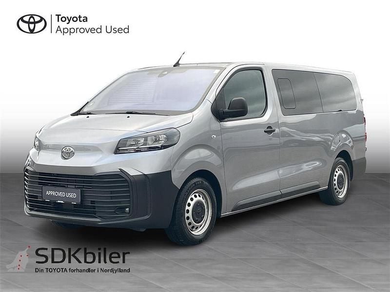 Sølv Brugt 2024 Toyota Proace Verso Stationcar | 499.900 kr. (Fair pris) - Billede 1/3