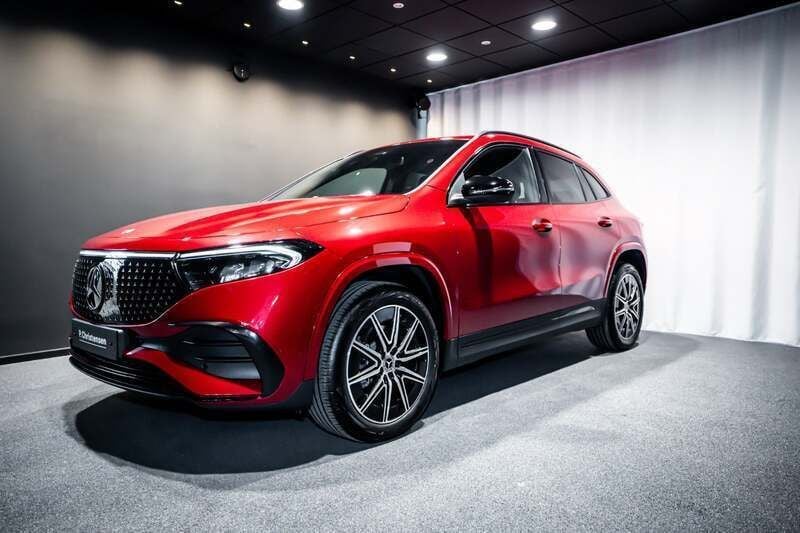 Farve: rødmetal Brugt 2025 Mercedes EQA250+ AMG SUV | 354.900 kr. (Super pris) - Billede 1/4