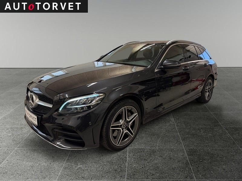 Gråmetal Brugt 2020 Mercedes C300e AMG line Stationcar | 289.700 kr. (Dyr) - Billede 1/4