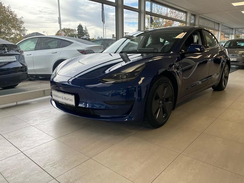 Blå Brugt 2021 Tesla Model 3 Standard Range Plus Sedan | 199.500 kr. (Fair pris) - Billede 1/4