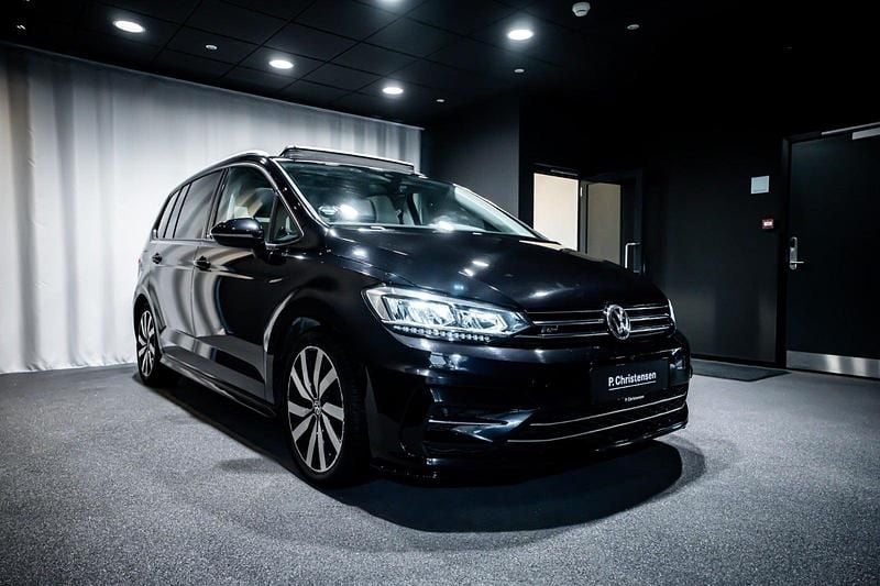 Farve: sortmetal Brugt 2020 VW Touran R-line MPV | 289.000 kr. (Fair pris) - Billede 1/4