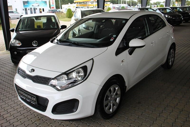 Brugt Kia Rio Style 86 HK (63 kW) 2014 Hvid Hatchback