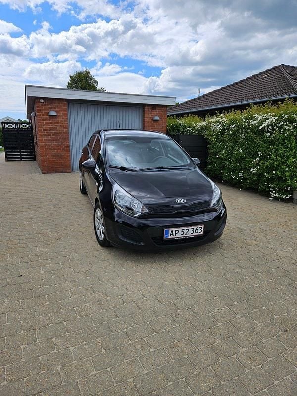 Sort Brugt 2014 Kia Rio Motion Hatchback | 39.500 kr. (Super pris) - Billede 1/4