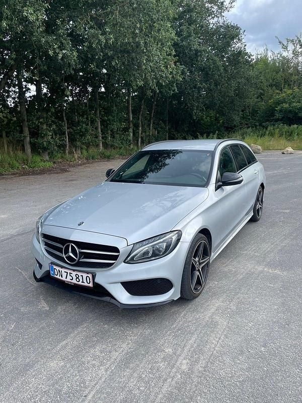 Sølvmetal Brugt 2017 Mercedes C300 AMG line Stationcar | 265.000 kr. (God pris) - Billede 1/4