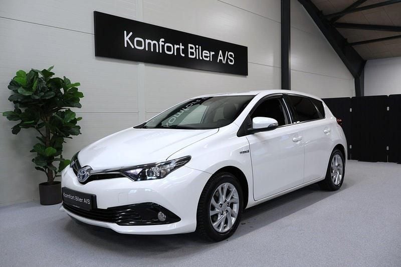 Brugt Toyota Auris Hybrid Comfort 136 HK (100 kW) 2017 Hvid Hatchback
