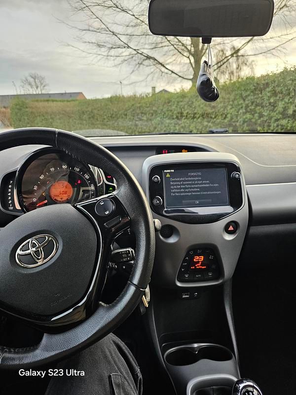 Brugt Toyota Aygo x-press 72 HK (52 kW) 2019 Hvid Hatchback