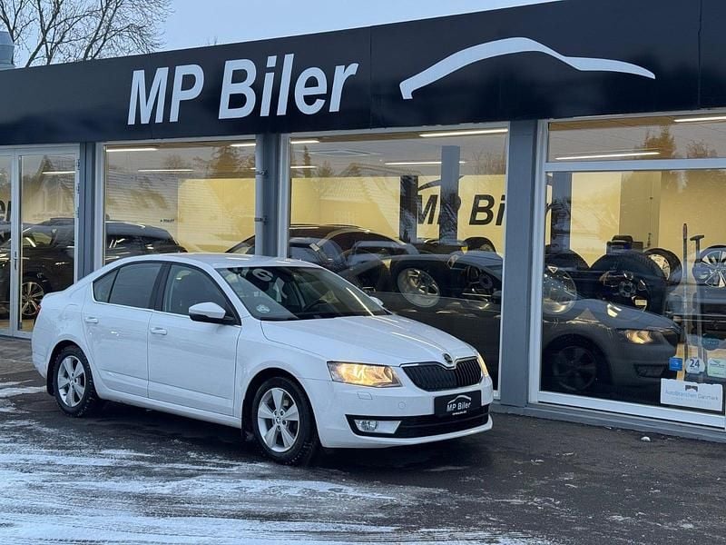 Hvid Brugt 2015 Skoda Octavia Elegance Hatchback | 79.900 kr. (Lidt for dyr) - Billede 1/4