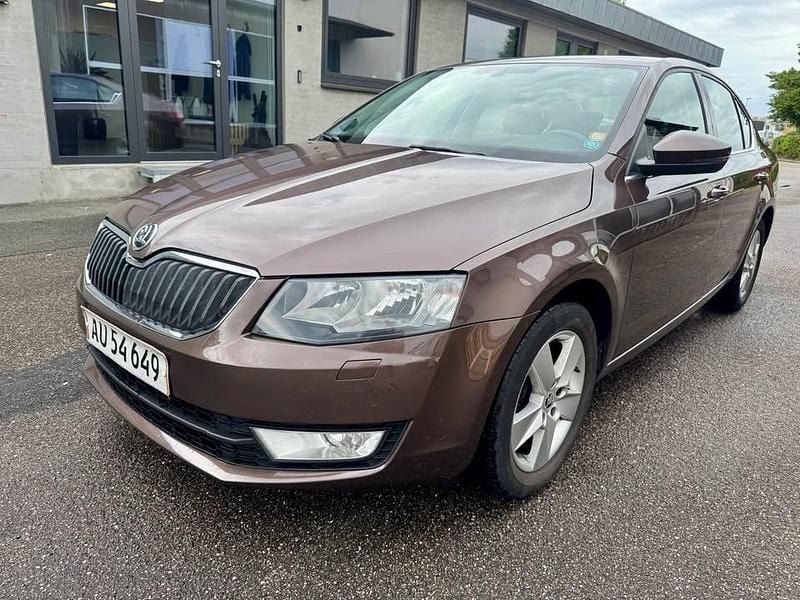 Brugt Skoda Octavia 105 HK (77 kW) 2015 Brun Hatchback