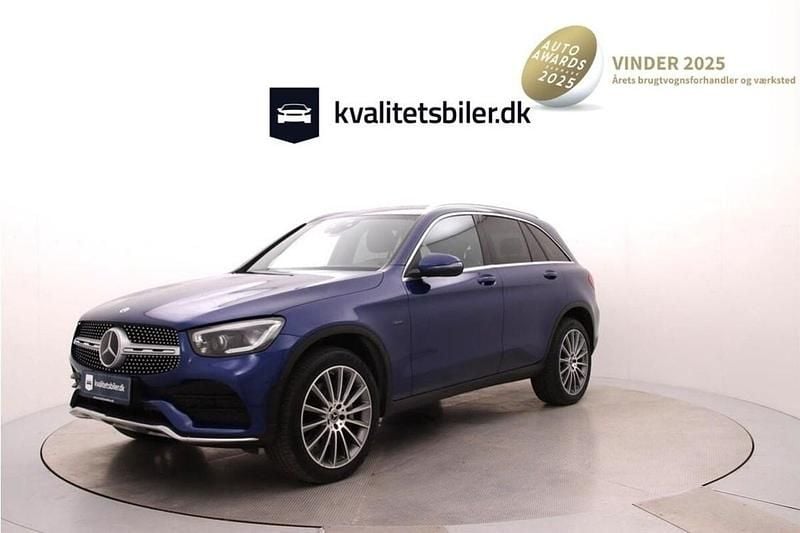 Mørkblå Brugt 2021 Mercedes GLC300e AMG line SUV | 449.900 kr. (Fair pris) - Billede 1/4