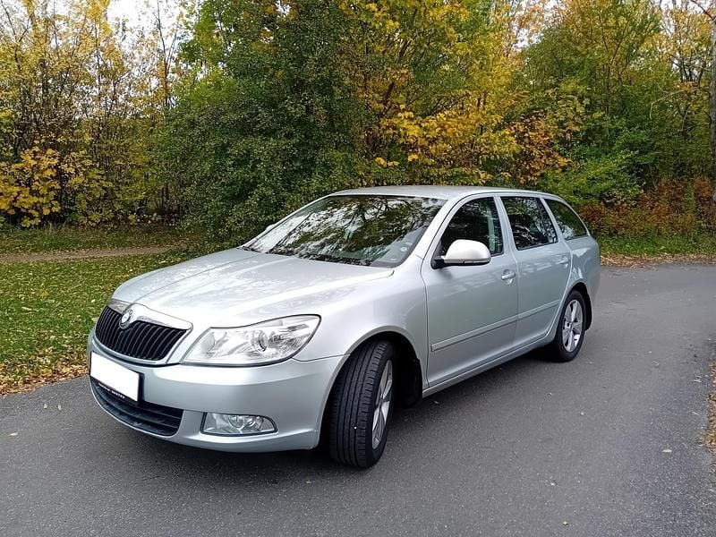 Sølvmetal Brugt 2010 Skoda Octavia Ambiente Stationcar | 38.000 kr. (Lidt for dyr) - Billede 1/8