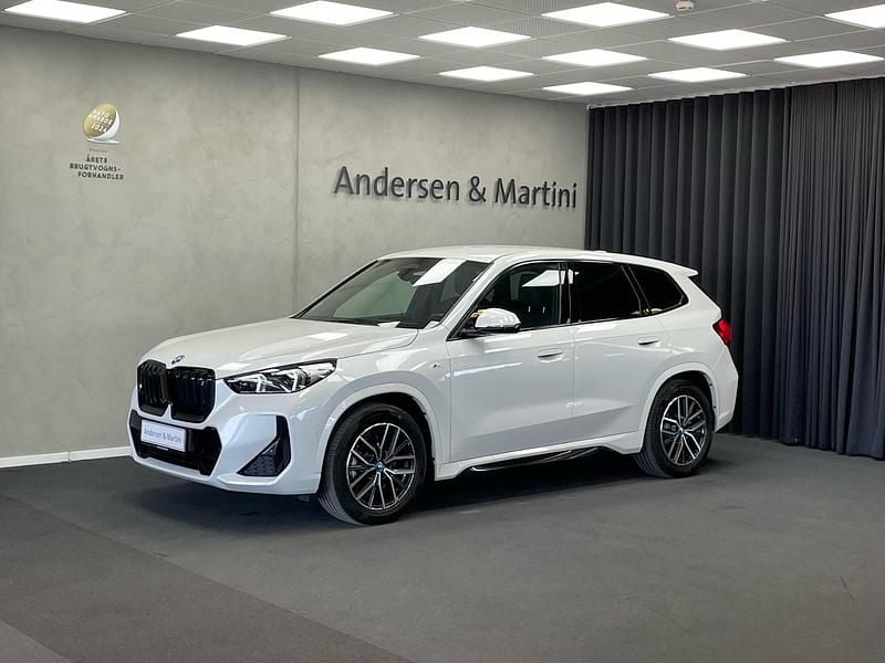 Hvidmetal Brugt 2023 BMW iX1 M Sport SUV | 338.800 kr. (Fair pris) - Billede 1/4