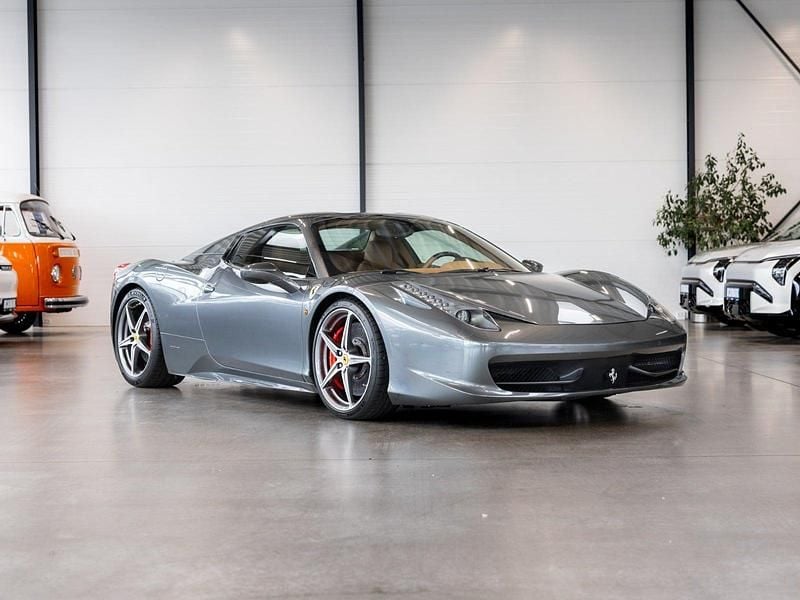 Gråmetal Brugt 2012 Ferrari 458 Cabriolet | 1.600.000 kr. - Billede 1/4