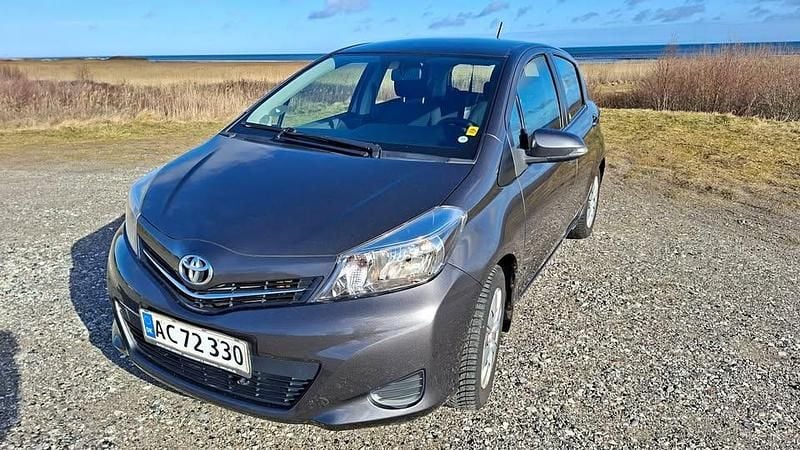 Brugt Toyota Yaris Touch 69 HK (50 kW) 2013 Grå Hatchback