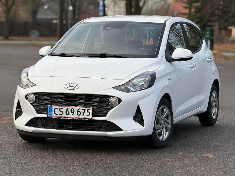 Hvid Brugt 2020 Hyundai i10 Essential Hatchback | 72.900 kr. (Super pris) - Billede 1/7