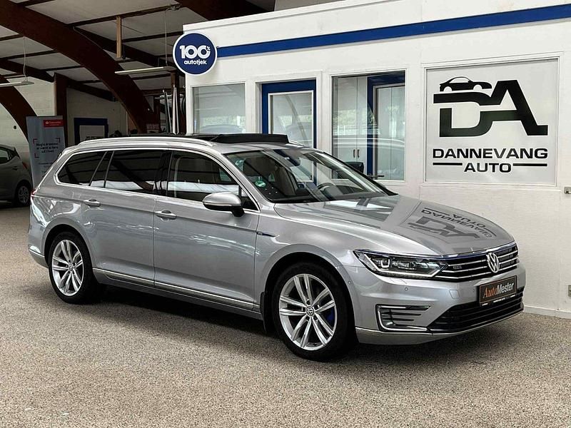 Sølvmetal Brugt 2018 VW Passat Highline Stationcar | 219.800 kr. (Fair pris) - Billede 1/4