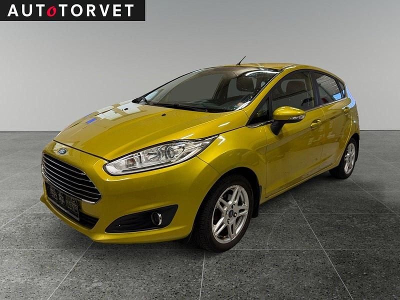 Guldmetal Brugt 2014 Ford Fiesta Titanium Hatchback | 49.700 kr. (Fair pris) - Billede 1/4