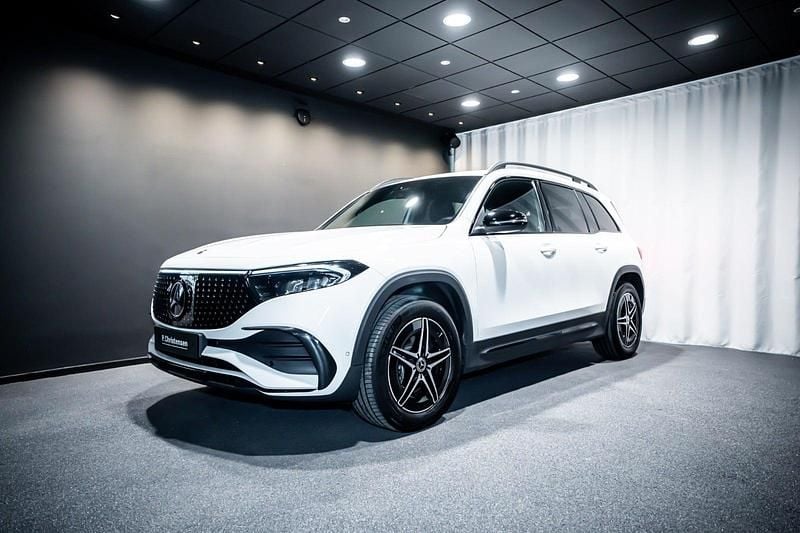 Farve: hvid Brugt 2025 Mercedes EQB350 AMG SUV | 379.900 kr. (Super pris) - Billede 1/4