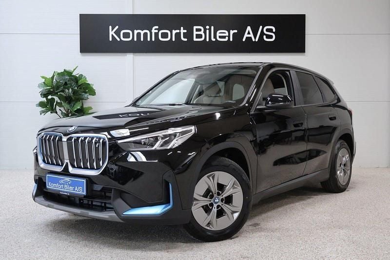 Sort Brugt 2023 BMW iX1 SUV | 299.900 kr. - Billede 1/4