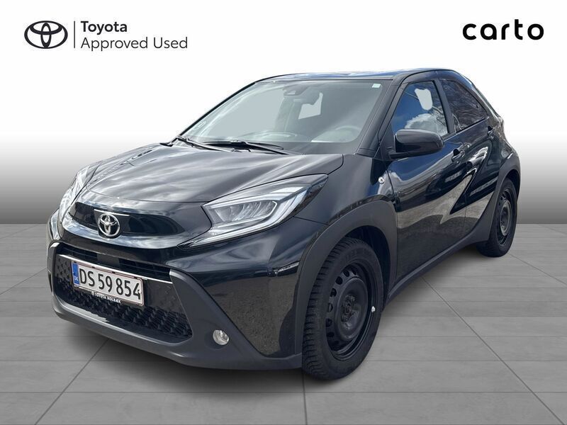 Night sky black Brugt 2023 Toyota Aygo Active Hatchback | 129.900 kr. (Fair pris) - Billede 1/4