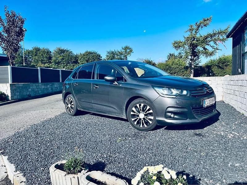 Grå Brugt 2015 Citroën C4 Hatchback | 38.000 kr. (Fair pris) - Billede 1/4