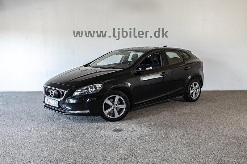 Sort Brugt 2017 Volvo V40 Kinetic Hatchback | 69.800 kr. (Fair pris) - Billede 1/4