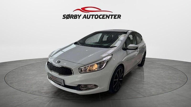 Hvid Brugt 2013 Kia Ceed Premium Hatchback | 62.900 kr. - Billede 1/4