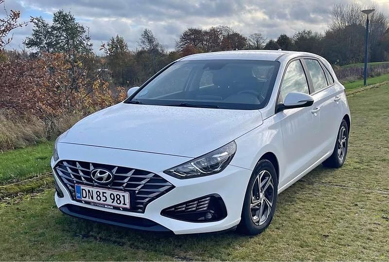 Hvid Brugt 2022 Hyundai i30 Essential Hatchback | 145.000 kr. (God pris) - Billede 1/4