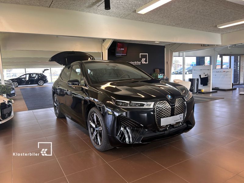 Sort metal Brugt 2021 BMW iX SUV | 439.990 kr. (Fair pris) - Billede 1/4