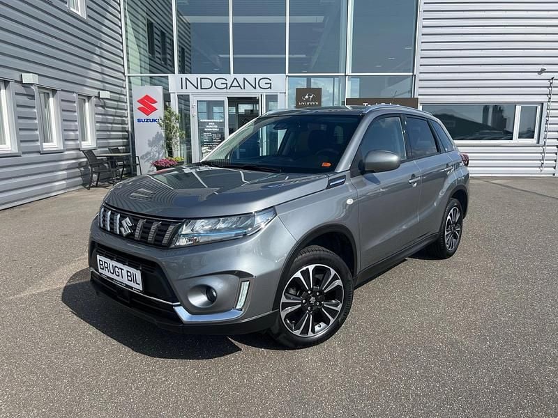 Mellemgrå metal Brugt 2023 Suzuki Vitara Active SUV | 199.900 kr. (Fair pris) - Billede 1/4