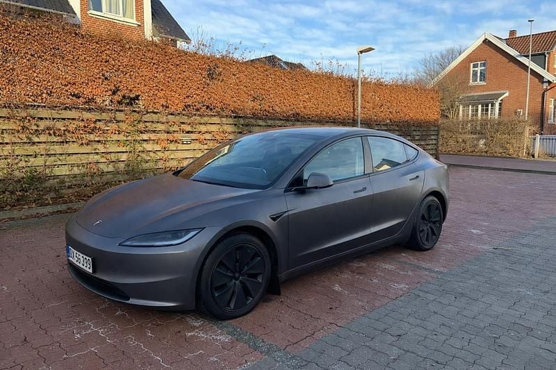 Grå Brugt 2023 Tesla Model 3 RWD Sedan | 246.000 kr. (Fair pris) - Billede 1/4