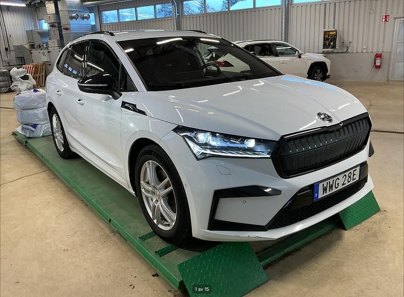 Hvid Brugt 2022 Skoda Enyaq iV SportLine SUV | 249.500 kr. (Fair pris) - Billede 1/4
