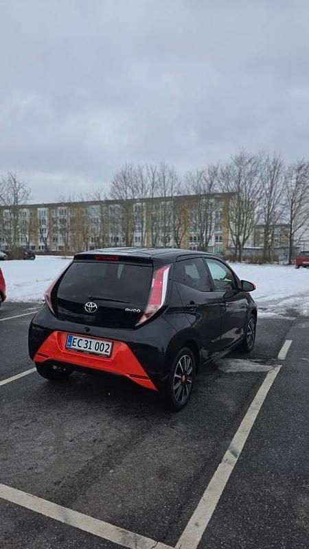Brugt Toyota Aygo 69 HK (50 kW) 2016 Sort Hatchback