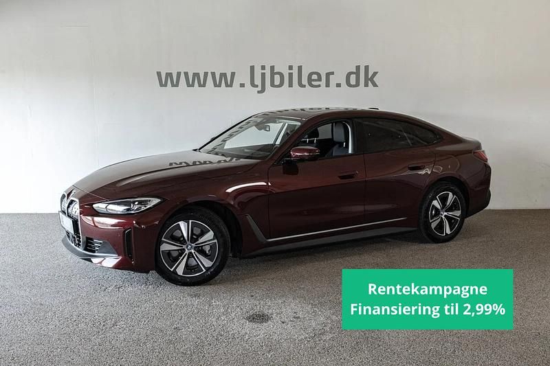 Bordeauxmetal Brugt 2023 BMW i4 Shadowline Sedan | 349.800 kr. (God pris) - Billede 1/4