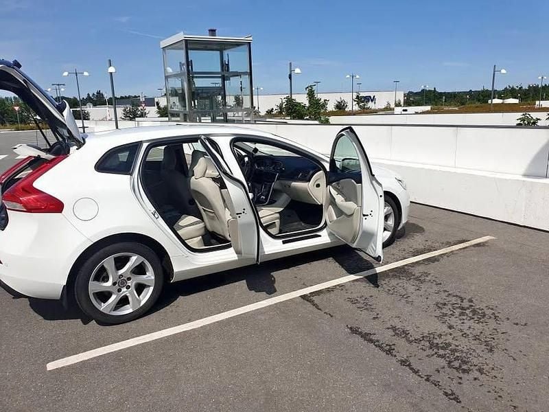 Brugt 2017 Volvo V40 Hatchback | 119.900 kr. (Fair pris) - Billede 1/4