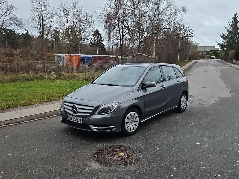 Mørkgrå Brugt 2012 Mercedes B180 MPV | 69.900 kr. (Fair pris) - Billede 1/4