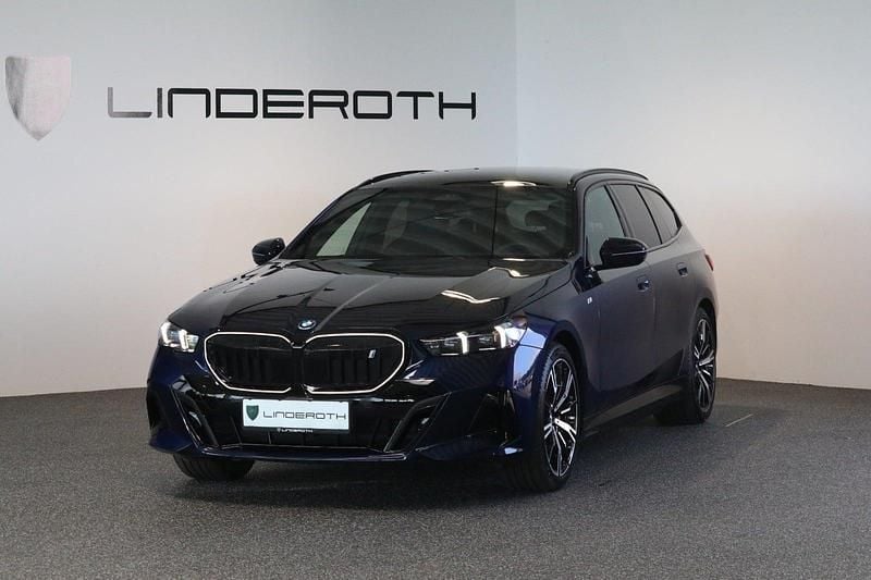 Blåmetal Brugt 2024 BMW i5 M Sport Sedan | 615.000 kr. - Billede 1/4