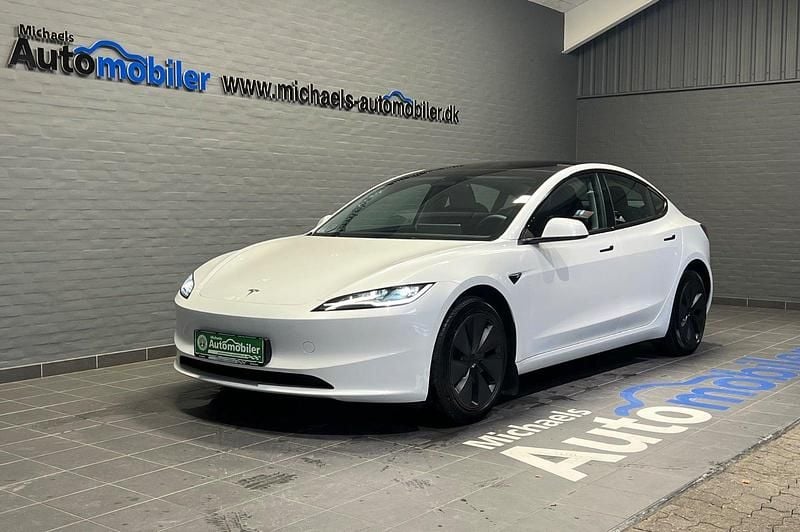 Hvidmetal Brugt 2024 Tesla Model 3 Long Range AWD Sedan | 319.900 kr. (Fair pris) - Billede 1/4