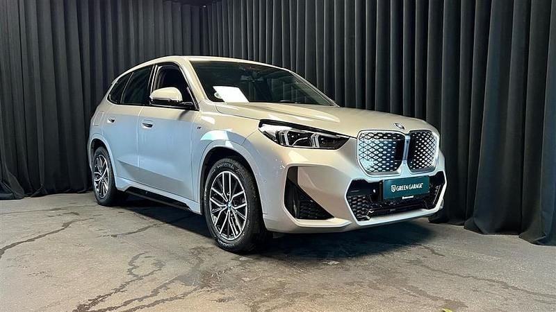 Space silver Brugt 2024 BMW iX1 M Sport SUV | 344.900 kr. (Fair pris) - Billede 1/1