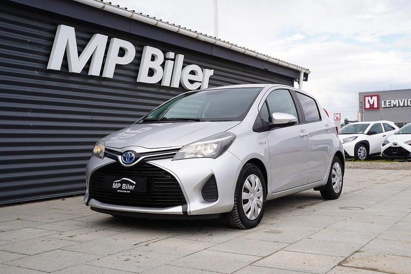 Sølvmetal Brugt 2016 Toyota Yaris Hybrid H2 Hatchback | 99.700 kr. (Fair pris) - Billede 1/4