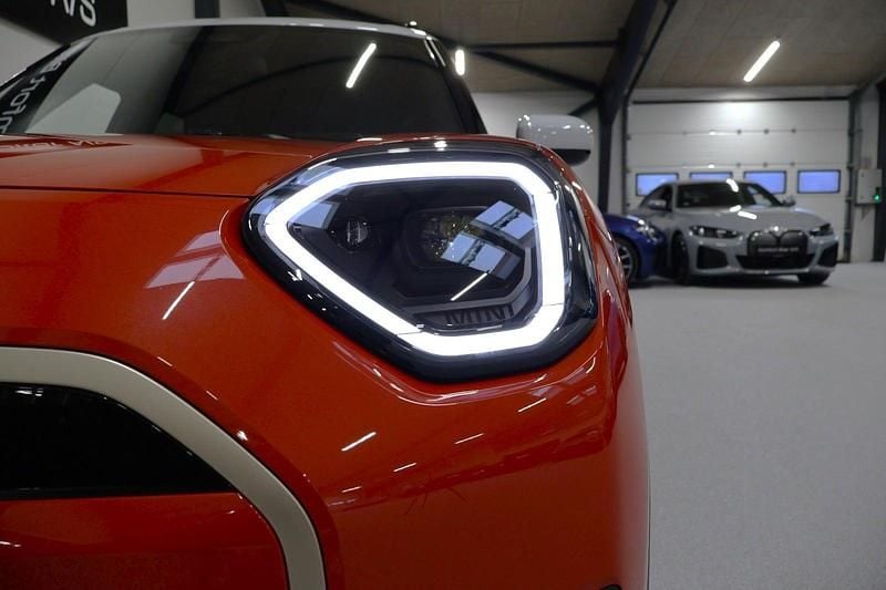 Ny Mini Aceman Favoured 135 kW (184 HK) 2025 Orangemetal SUV