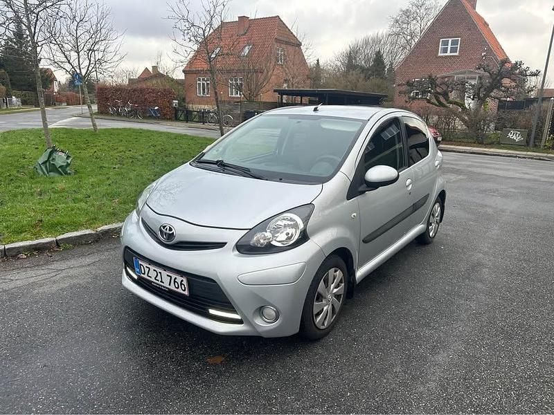 Brugt Toyota Aygo 68 HK (50 kW) 2013 Grå Hatchback
