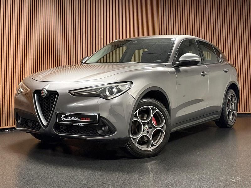 Grå Brugt 2017 Alfa Romeo Stelvio Super SUV | 219.995 kr. - Billede 1/4